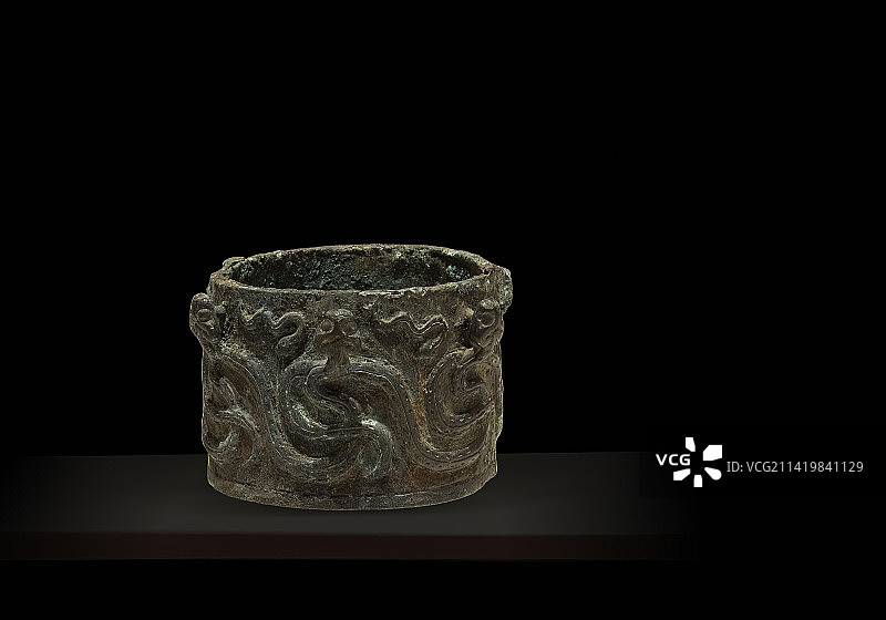 中国西周蛇纹车輨与汉代玄武纹瓦当图片素材