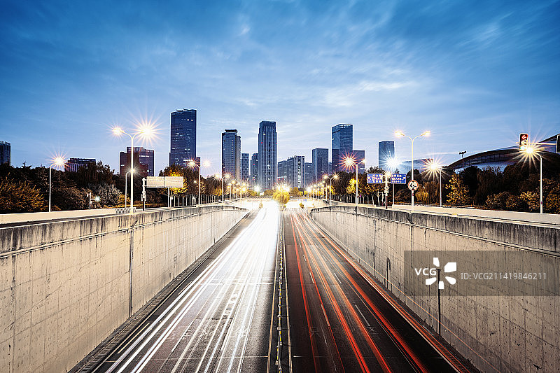 安徽省合肥市政务中心市中心城市中心办公楼宇大厦大楼建筑群地道隧道马路道路公路车轨车流立交交通图片素材