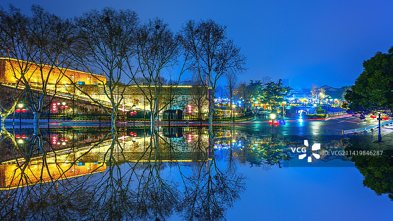 年初二夜色中的南京城墙灯光秀+中华门城堡（南京）图片素材