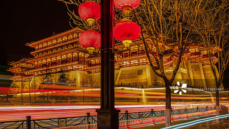 洛阳应天门景区夜景车流长曝光图片素材