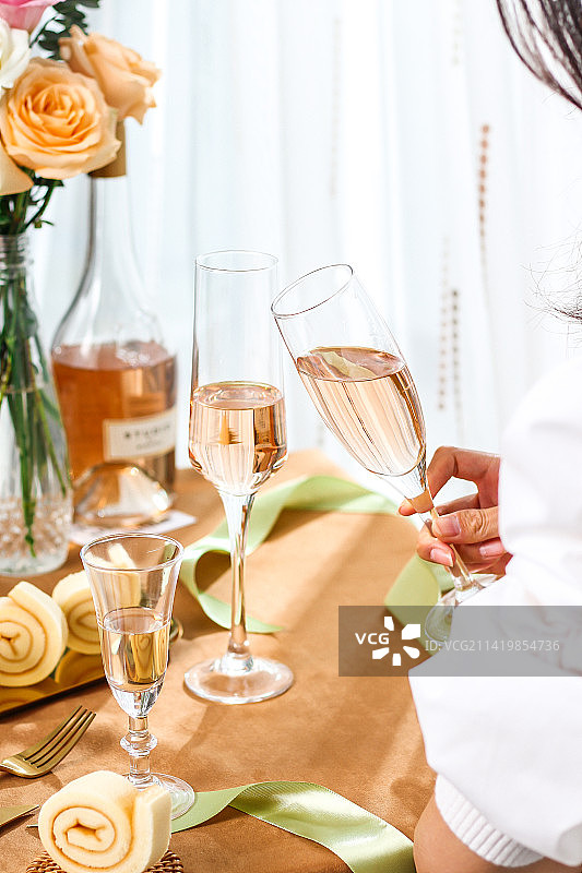 聚会干杯图片素材