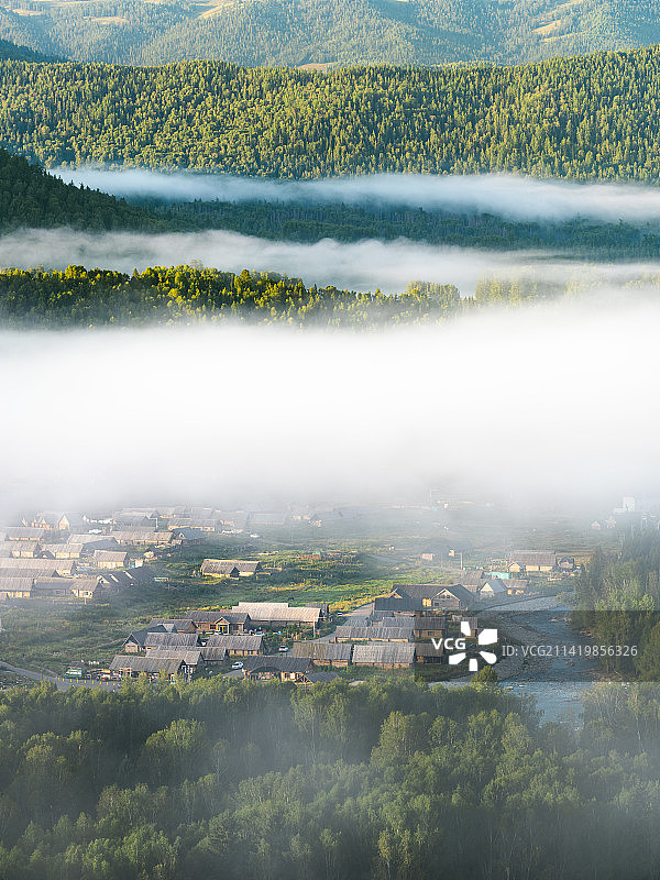 新疆禾木村观景台日出景观全景图图片素材