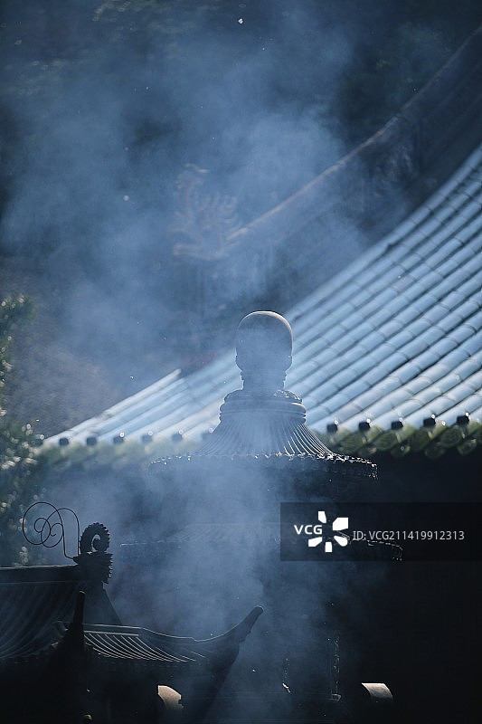 香火缭绕图片素材