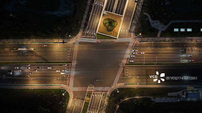 航拍徐州夜晚城市路口航拍车流图片素材