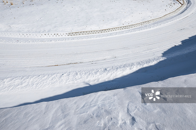 冬季的盘山公路图片素材