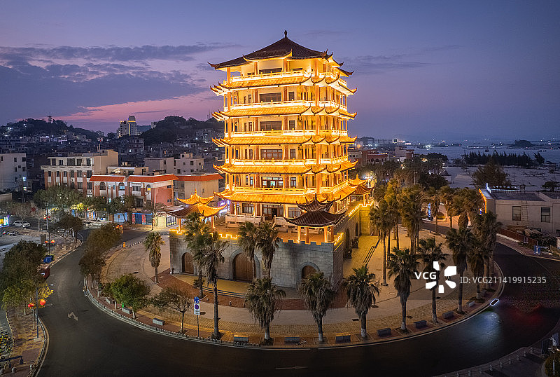 漳州东山岛铜陵武庙朝圣楼夜景图片素材