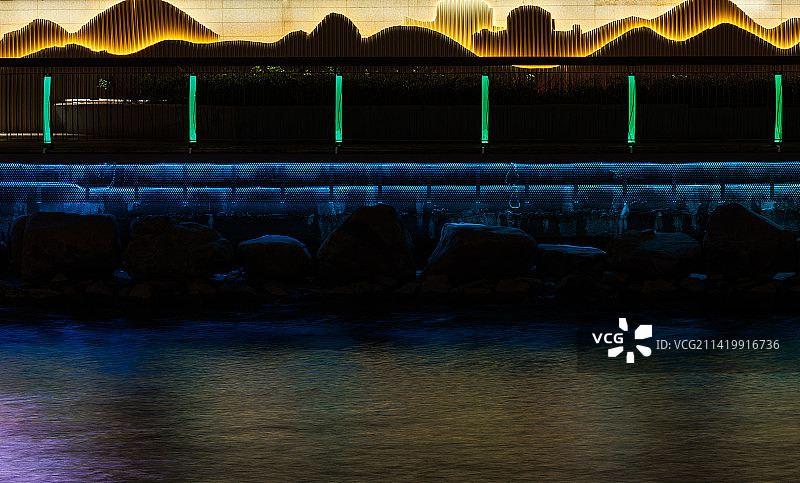 2023年新春深圳罗湖城市内河布吉河灯光景观图片素材