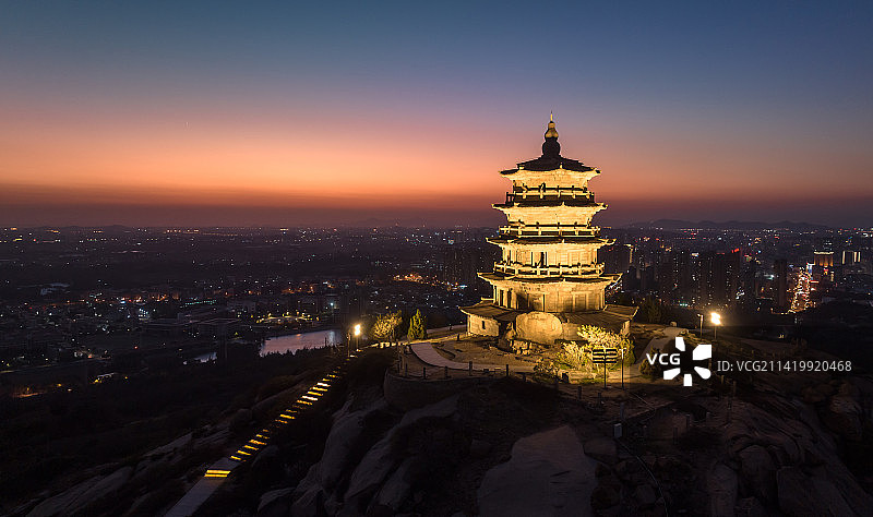 福建泉州市石狮市宝盖山姑嫂塔夜景风光航拍图片素材