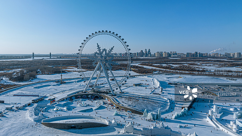 哈尔滨冰雪大世界雪花摩天轮图片素材