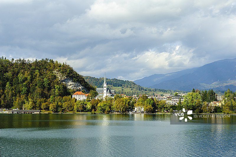 秋天瑞士阿尔卑斯山的湖光山色美景图片素材