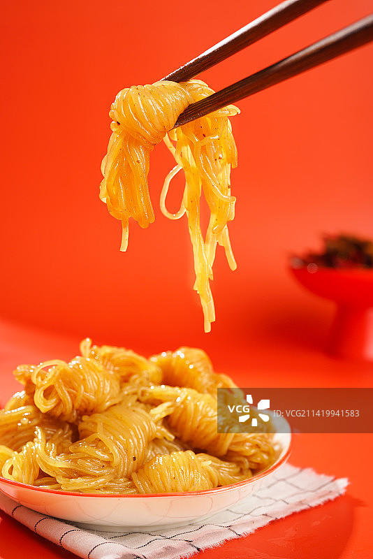 香辣魔芋丝 素食网红小吃 解馋零食 静物摄影图片素材