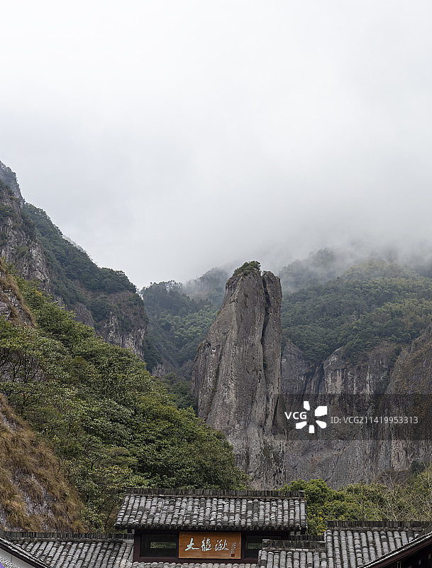 早春浙江省乐清雁荡山大龙湫景区图片素材