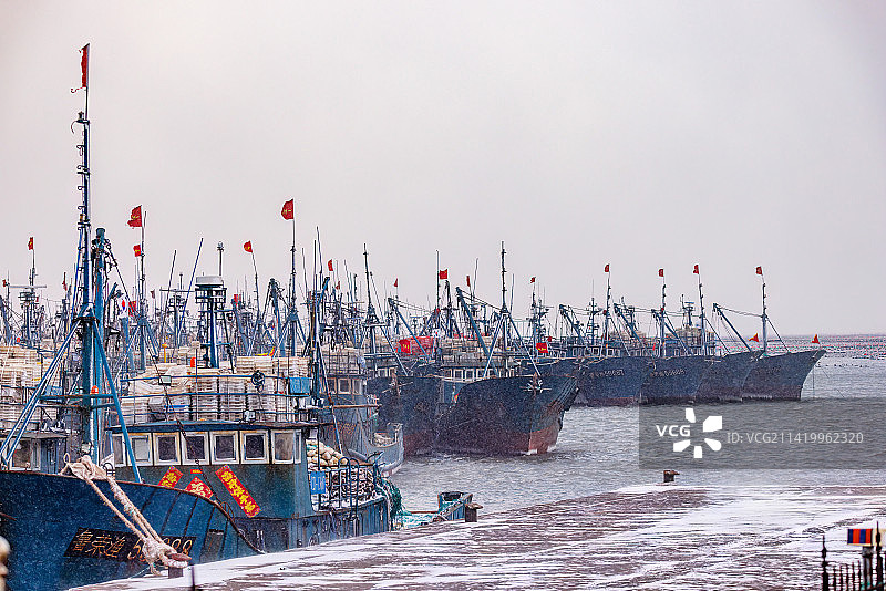 威海成山镇渔港和海岸线风光图片素材