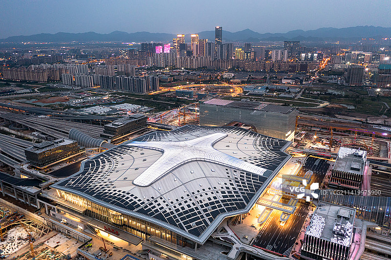杭州火车西站夜景航拍图片素材