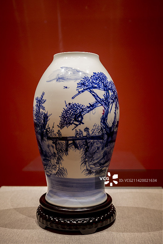 “新征程 新工艺”——第六届中国当代工艺美术双年展，青花瓷瓶，只在此山中图片素材