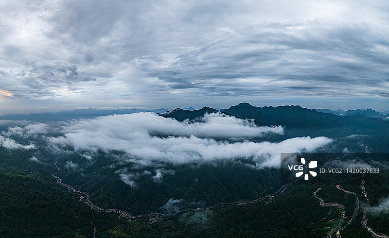 云雾清凉峰图片素材