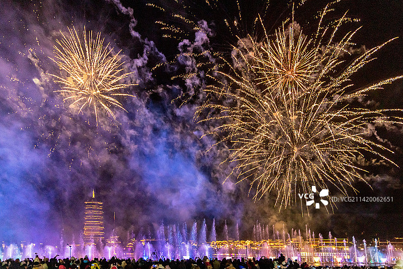 烟花喷泉过春节图片素材