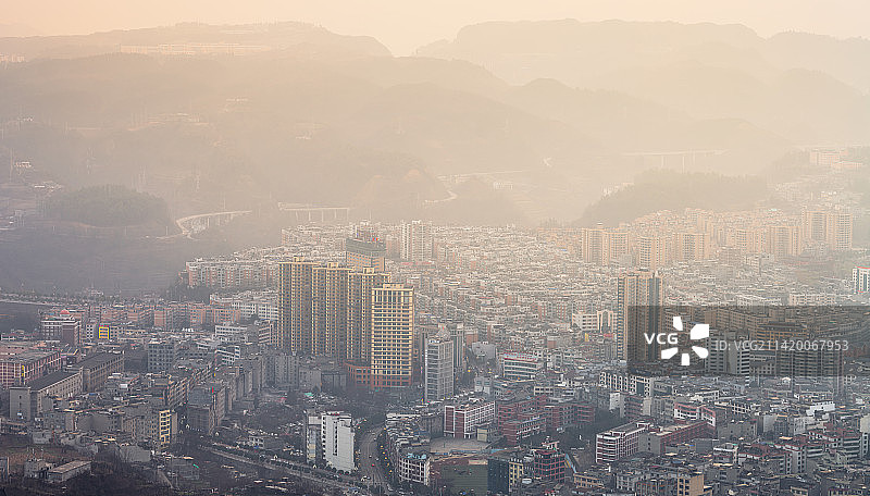 云南昭通镇雄县县城黄昏风光图片素材