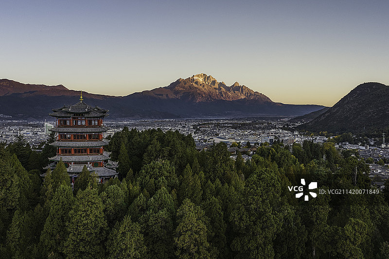 云南丽江古城玉龙雪山图片素材
