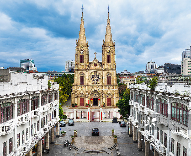 中国广东广州石室圣心大教堂建筑航拍图图片素材