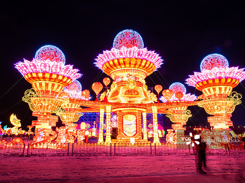 沈阳春节期间关东影视城花灯灯会花篮造型图片素材