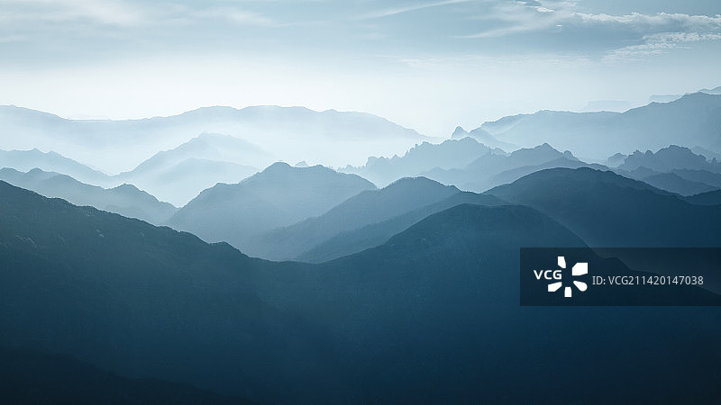 高视角下重峦叠嶂的陕西汉中龙头山图片素材