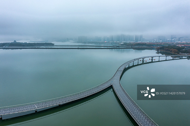 薄雾下的苏州园区图片素材