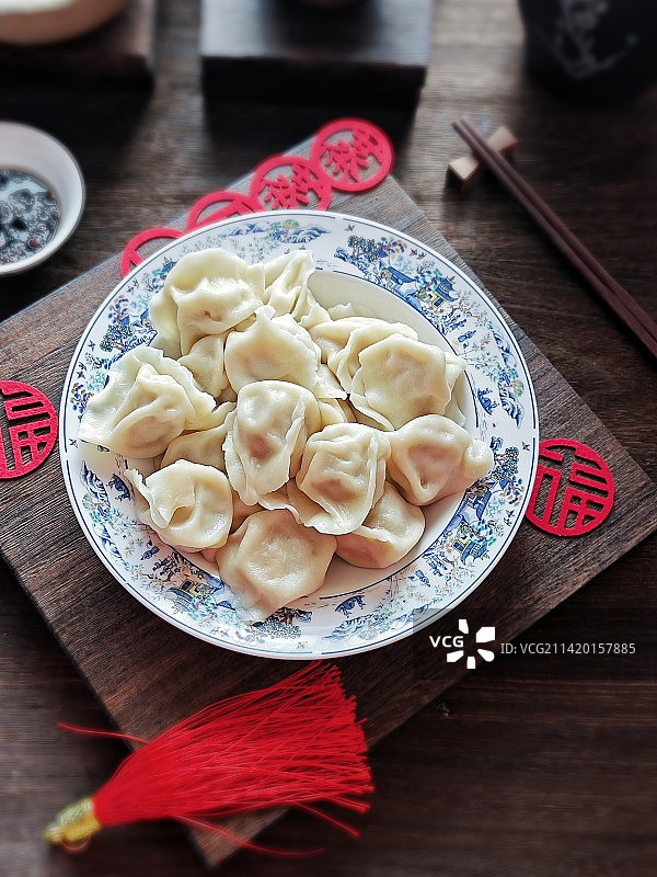 大年初五吃饺子，迎财神图片素材