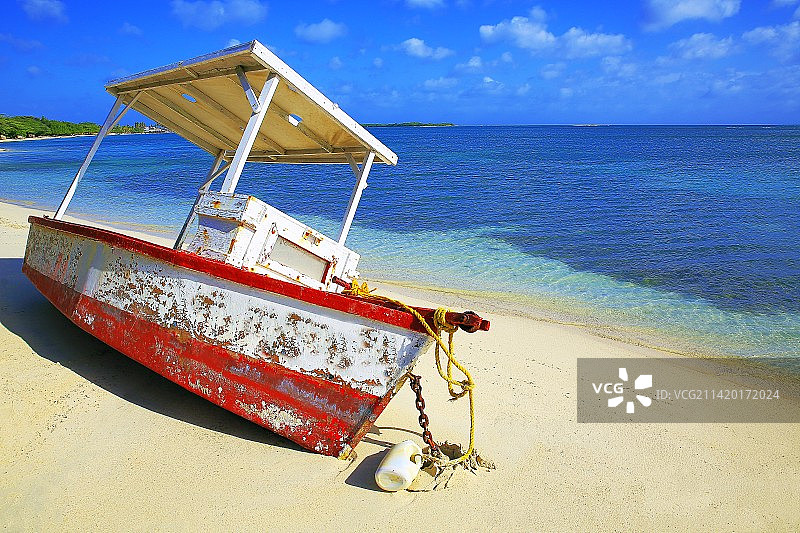 阿鲁巴岛加勒比海蓝色海域的僻静绿松石海滩图片素材