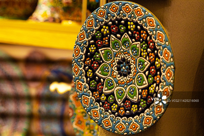 新疆乌鲁木齐国际大巴扎待售彩色花瓶图片素材