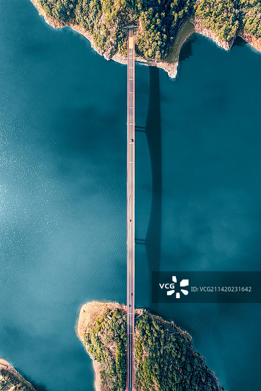 俯拍杭州千岛湖小金桥图片素材