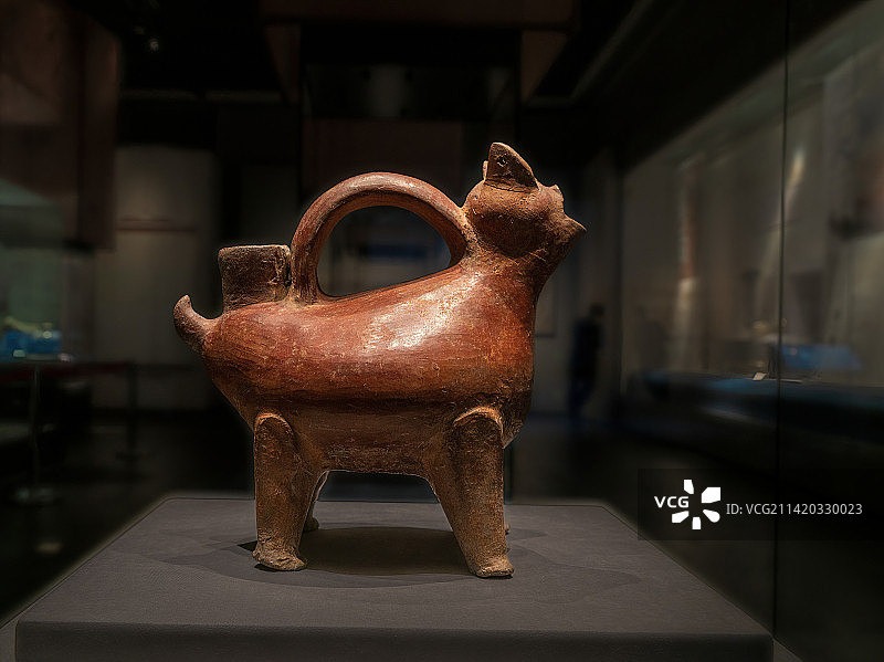 山东泰安大汶口文化，兽形壶图片素材