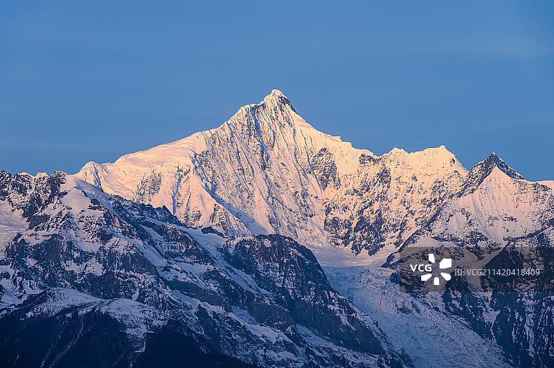 卡瓦格博日照金山图片素材