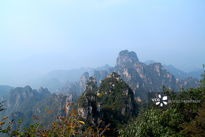 狼牙山，站在山顶俯瞰群峦图片素材
