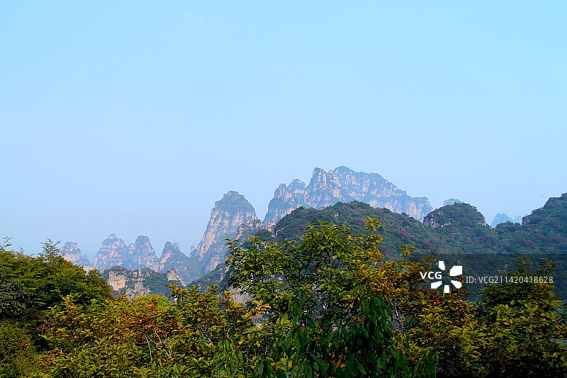 狼牙山，站在山顶俯瞰群峦图片素材