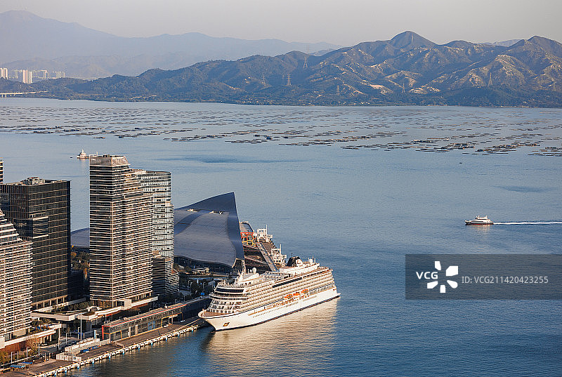 邮轮中心码头的船儿图片素材