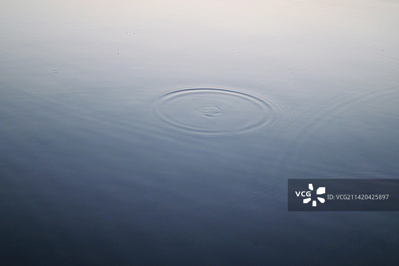 水波荡漾的全帧拍摄图片素材