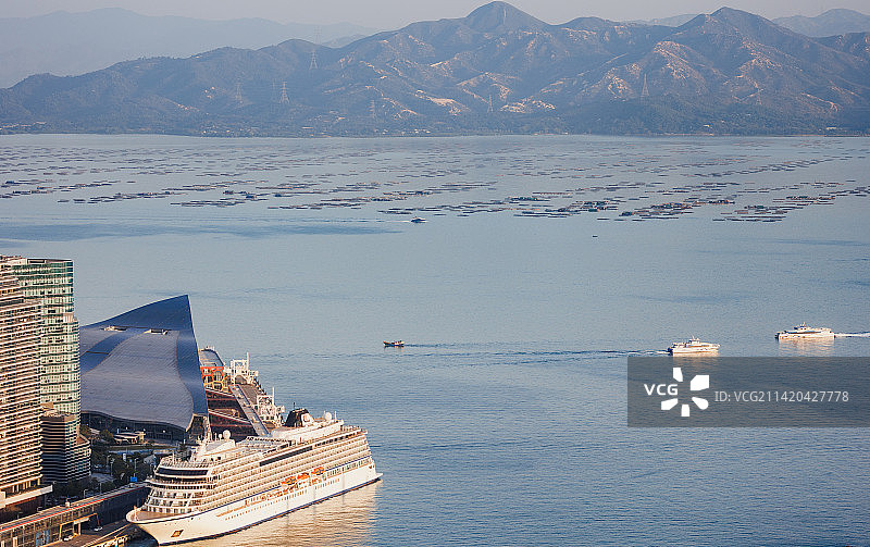 深圳蛇口海面上航行的各类船舶图片素材