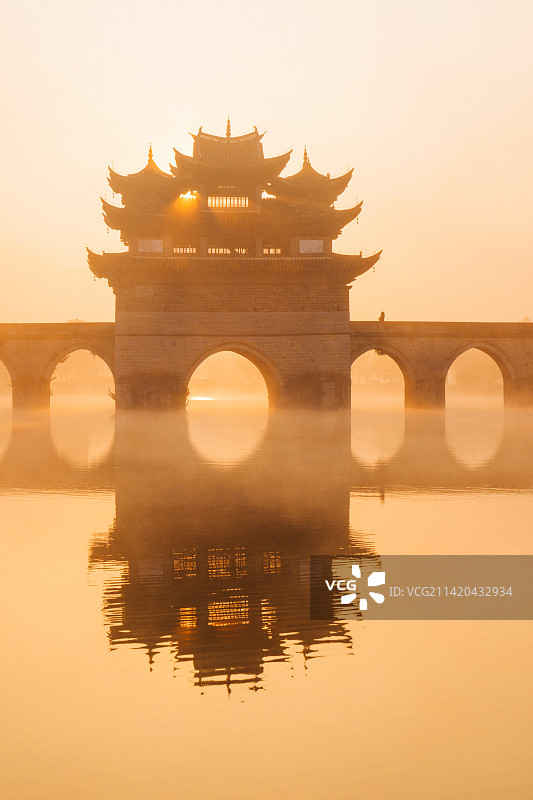 云南建水古城双龙桥图片素材