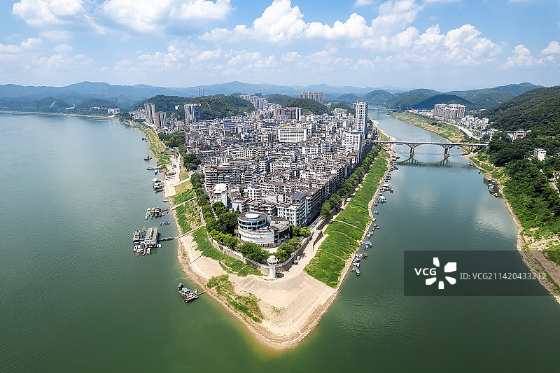 航拍肇庆市封开县江口镇全景图片素材