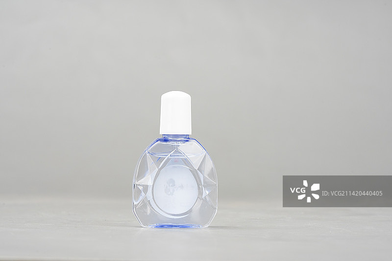 爱眼日隐形眼镜眼药水图片素材