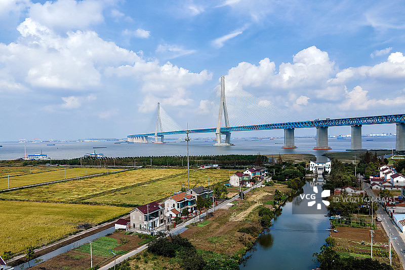 航拍江苏张家港沪苏通长江公铁大桥图片素材