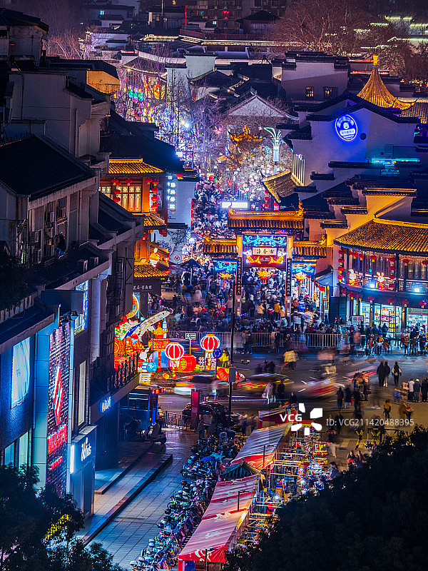 2023年春节的夫子庙，流光溢彩，人流如织，江苏南京图片素材
