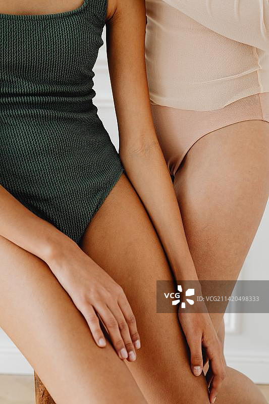 穿着内衣的女子，印度尼西亚图片素材