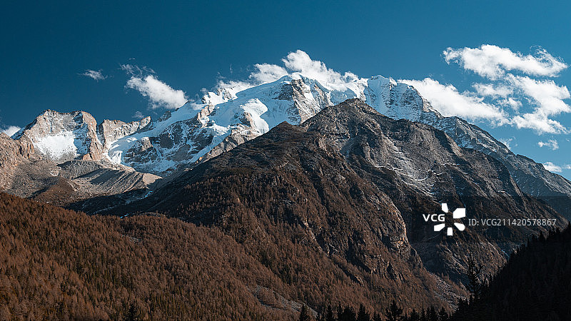 亚拉雪山图片素材