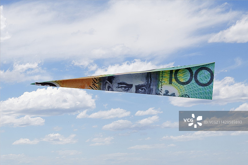 飞行中的澳大利亚一百元纸币图片素材