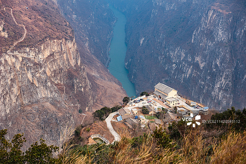 悬崖上的村庄汉源县古路村图片素材