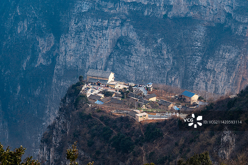 悬崖上的村庄汉源县古路村图片素材