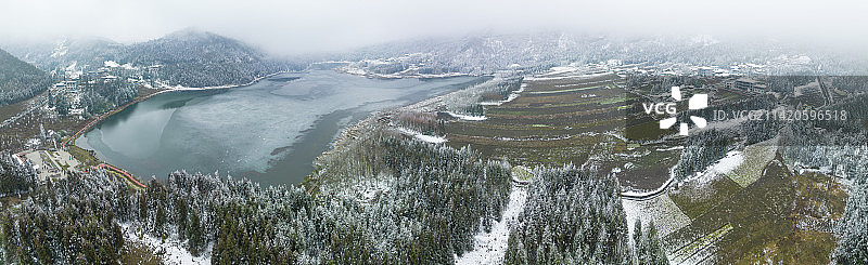 大瓦山国家湿地公园大天池雪景图片素材