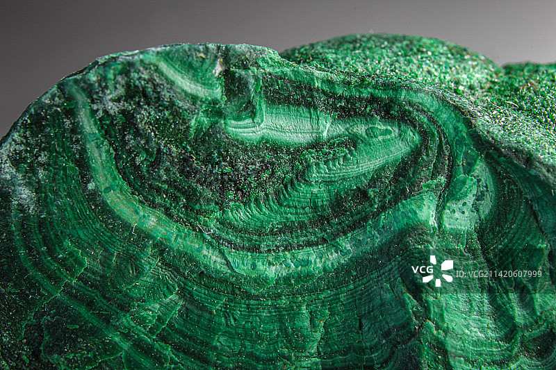充满活力的绿色孔雀石晶石块，俄罗斯图片素材